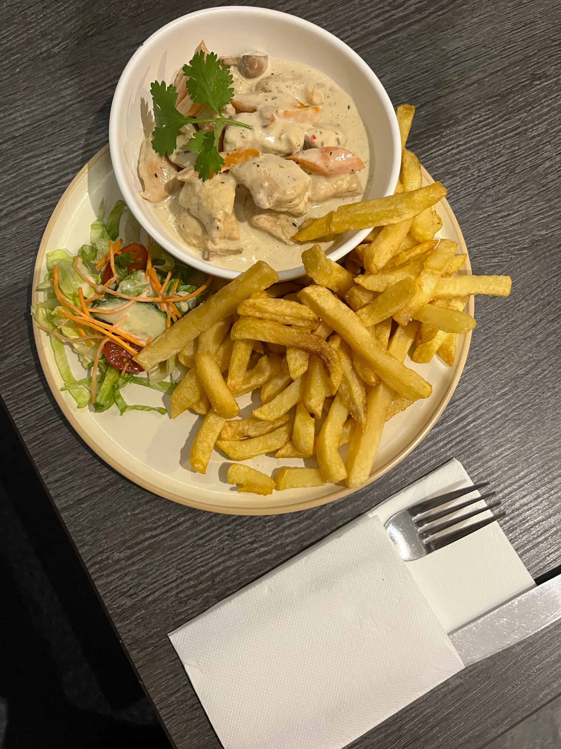 Poulet crème champignons & frites