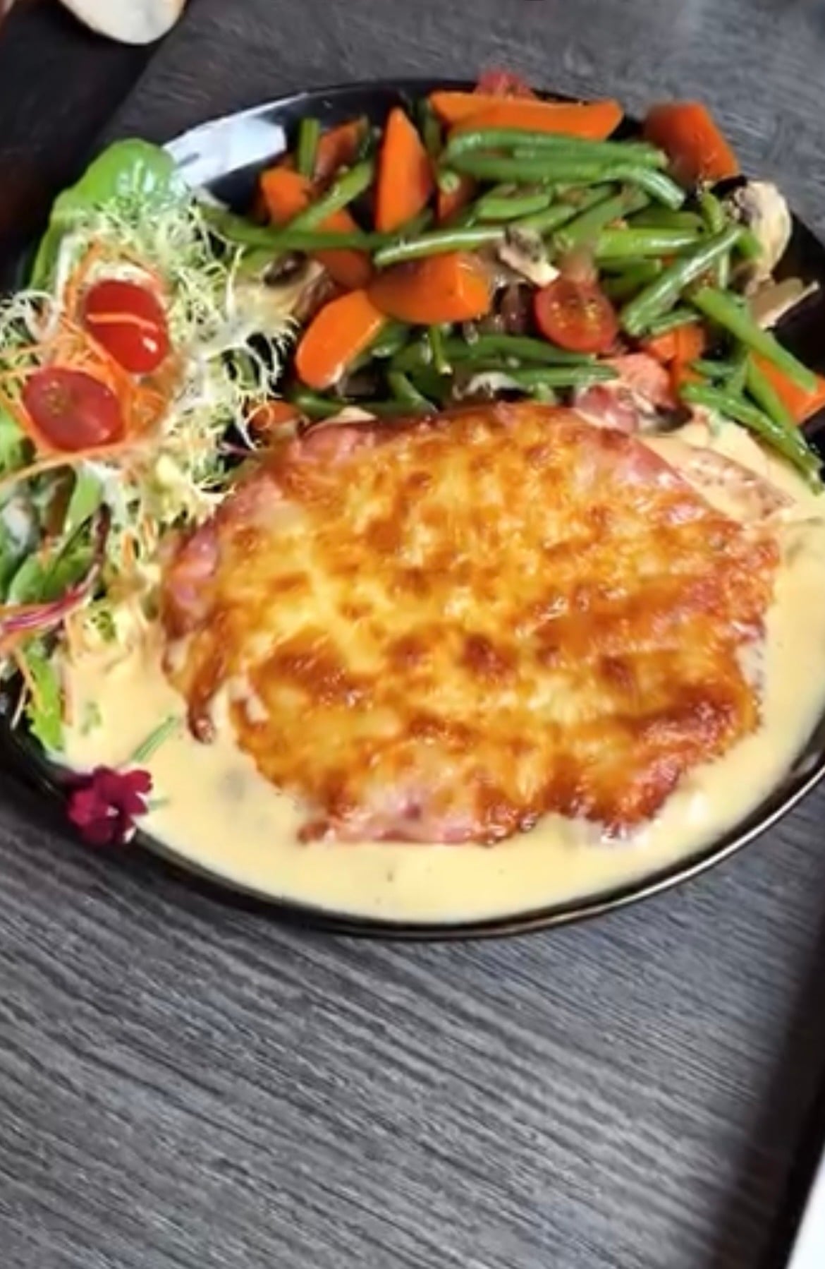 Welsh au Cheddar gratiné