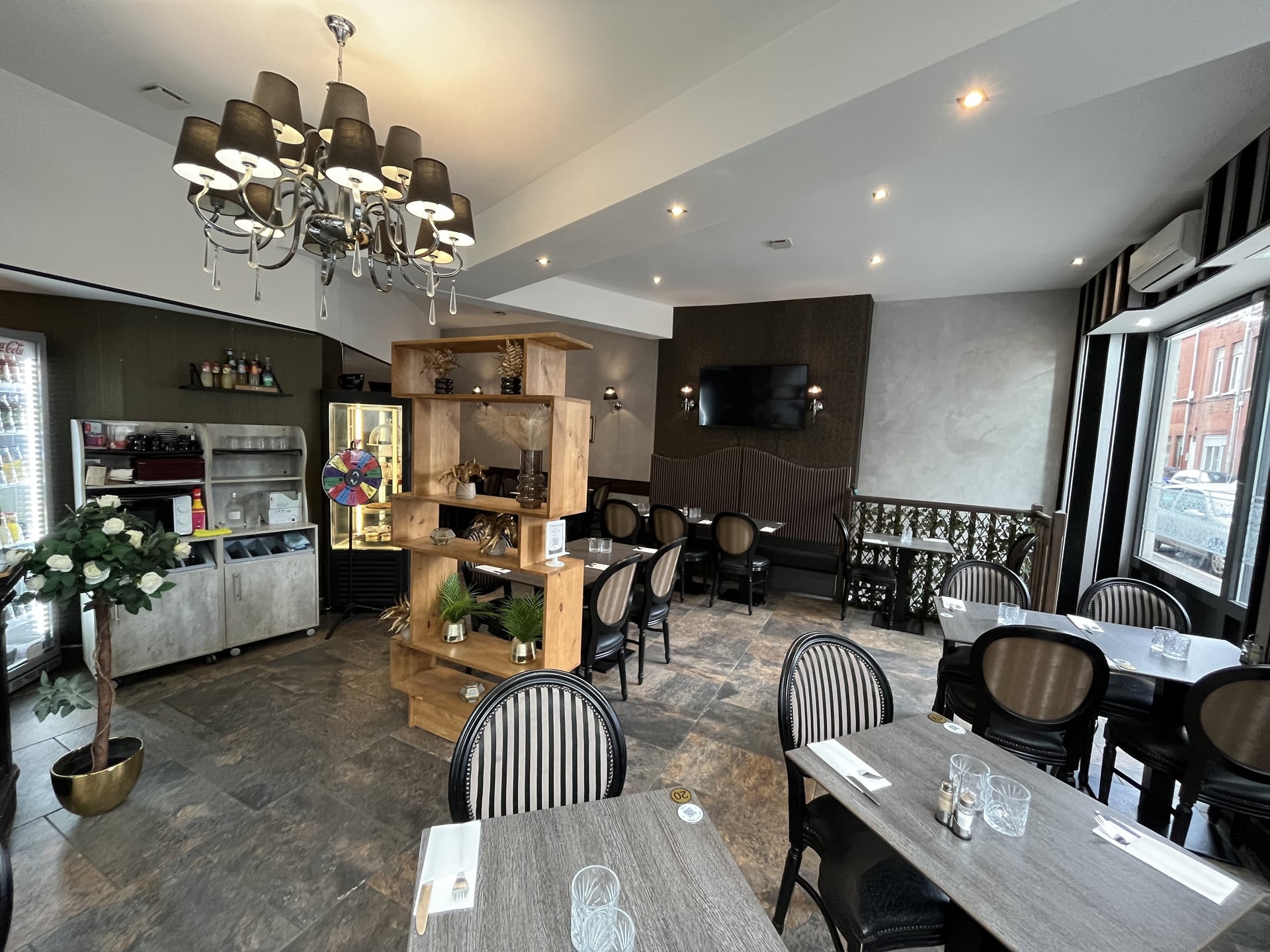 Salle du restaurant L'Adress, ambiance chaleureuse à Lille